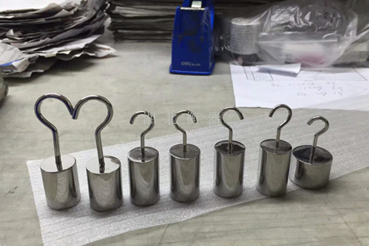 解析不銹鋼砝碼在設(shè)備檢定中的作用